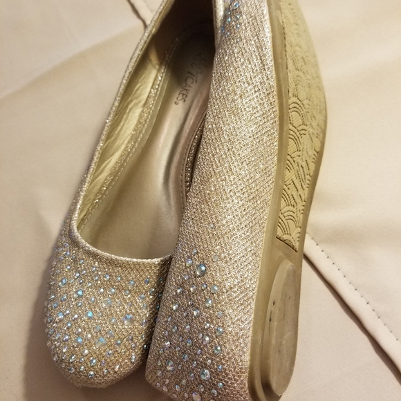 Hotcakes beige slide on flats with stones - Picture 6 of 9